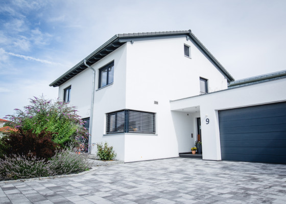 Einfamilienhaus mit Keller und Doppelgarage